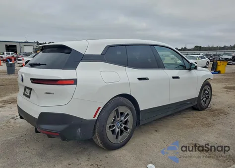 2022 BMW Ix xDrive50 z USA, uszkodzony, nr VIN WB523CF09NCK47835